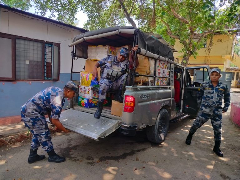 पर्सामा गाईगोठभित्र लुकाएर राखिएको चार लाख बराबरको चकलेट बरामद