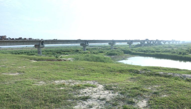 वर्षा लागेपछि त्रासमा बस्छन् वाग्मती किनारका बासिन्दा