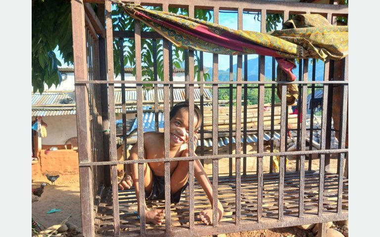 फलामे खोरमा जीवनका खुसी खोज्दै ११ वर्षे बालक