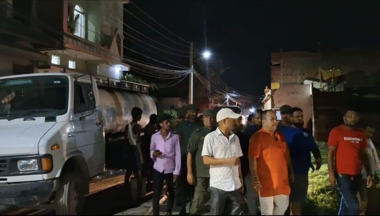 चरम पानी संकटमा वीरगंज: मेयर सिंह आफैं ट्यांकर लिएर बस्तीमा