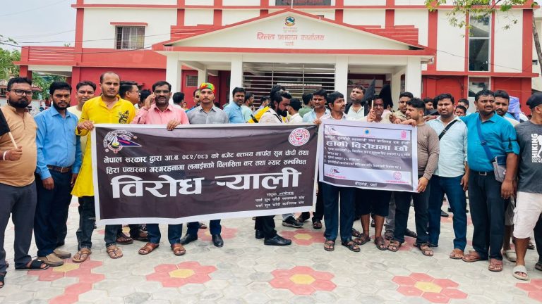 पर्सामा सुनचाँदी व्यवसायीहरूले करको विरोधमा पसल बन्द गर्ने