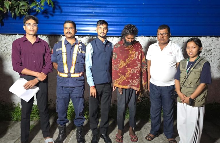 मानवसेवा आश्रम वीरगञ्जद्वारा सिमराबाट मानसिक अवस्था कमजोर एक पुरुषको उद्धार