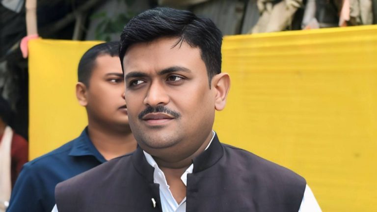 रक्षाबन्धनमा राखी बाँध्न इच्छुक बहिनीको घरमै पुग्ने मन्त्री जयसवाल