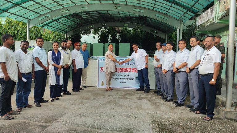 वीरगन्ज महानगरलाई सूर्य नेपालद्वारा ह्याचरी मेसिन सहयोग