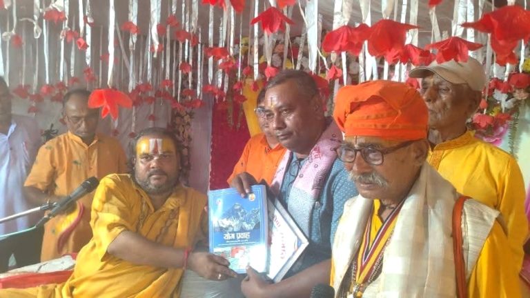 भोजपुरी खण्डकाव्य ‘गीताज्ञान दर्शन’का लेखक पाण्डेय सम्मानित