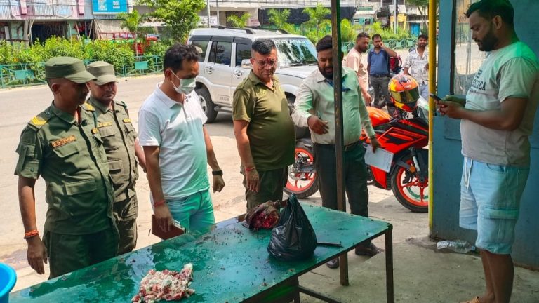 हैजा संक्रमण : वीरगन्जमा होटल र मासु पसल अनुगमन, बिग्रिएको खाद्य सामग्री नष्ट