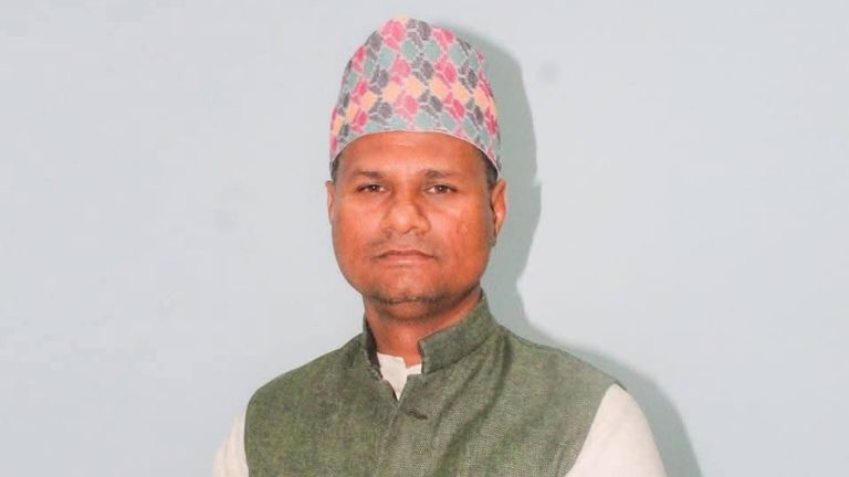 आफूमाथि लागेको आरोप खण्डन गर्न वडाध्यक्ष एलाही पत्रकार सम्मेलन गर्दै