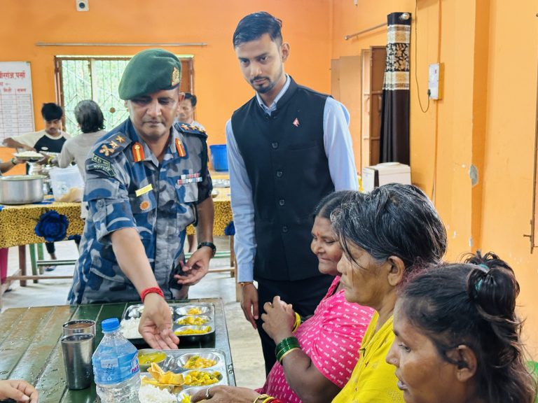 सशस्त्र प्रहरीका उच्च अधिकारीद्वारा मानवसेवा आश्रमको अवलोकन तथा भोजन सेवामा सहभागिता