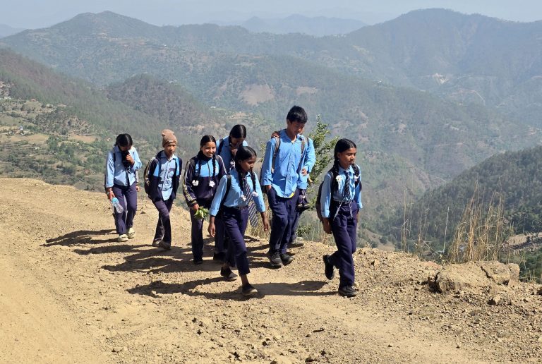 विद्यालय पुग्न दुई घण्टा पैदल