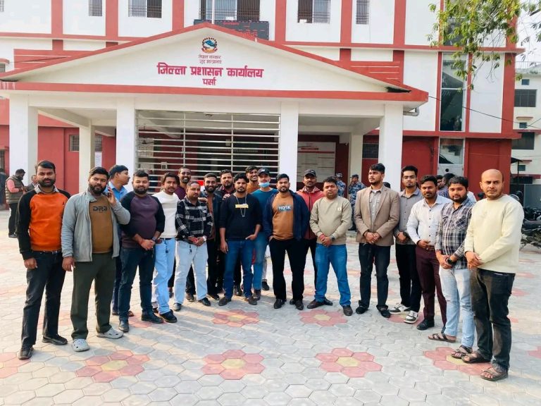 घुसपैठ र अवैध गतिविधि रोक्न प्रशासनलाई ज्ञापनपत्र