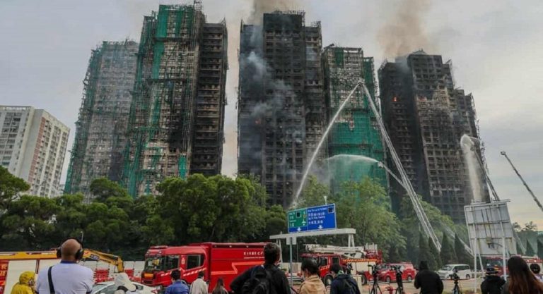 हङकङको अपार्टमेन्ट आगलागीः मृतकको संख्या ४४, ४५ जना घाइते, २७९ बेपत्ता