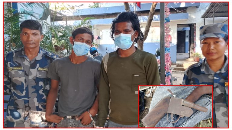 पर्साबाट एक थान कटुवा पेस्तोलसहित दुई जना पक्राउ