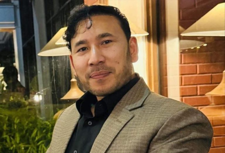 प्रधानमन्त्रीका प्रमुख स्वकीय सचिव आदर्शकुमार श्रेष्ठले दिए श्रीमती, साली र भान्जीलाई जागिर, तत्काल बर्खास्त गर्न जेन-जी फ्रन्टको माग