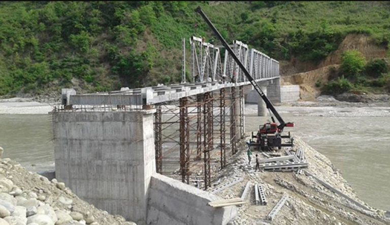 माडी–ठोरी सडकअन्तर्गत पटारी खोलाको पुल: वर्षौँ अलपत्र पार्ने ठेकेदारसँग ठेक्का रद्द