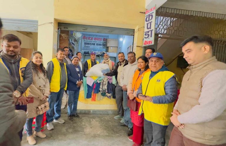 वीरगंज कपडा बैंकलाई लायन्स क्लबद्वारा कपडा सहयोग