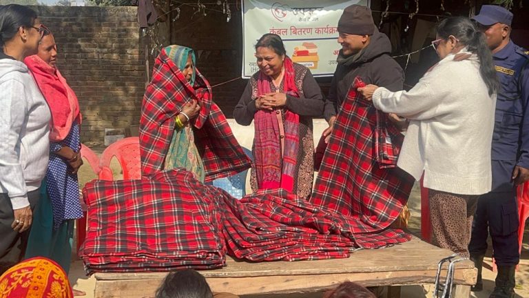 पर्साको जिराभवानीमा असहाय र वृद्धवृद्धालाई १०० थान न्यानो कम्बल वितरण