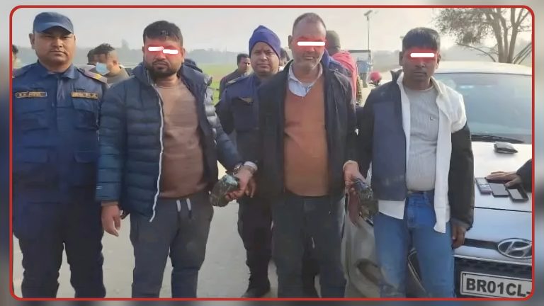 बारामा कारभित्र लुकाइएको २ किलो बढी अफिमसहित पर्साका ३ जना पक्राउ