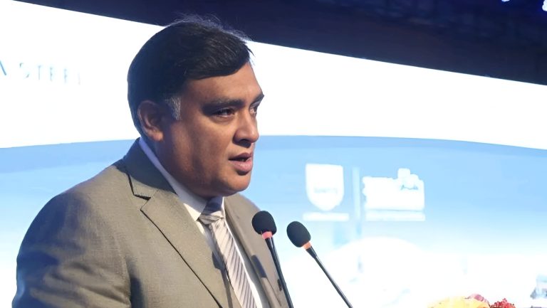 पर्सा जिल्ला–१ मा अनिल रुँगटाको ‘रोजगारी’ नारा विवादमा, आफ्नै उद्योगमा विदेशी श्रमिक प्रयोगको आरोप