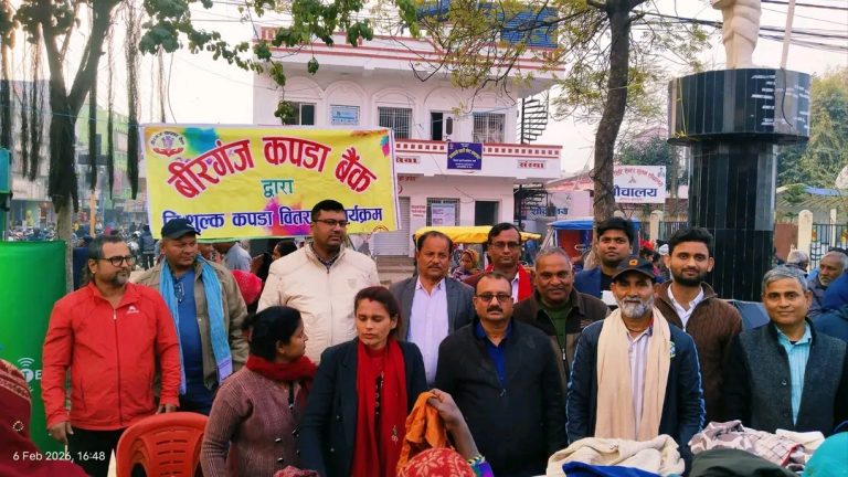 वीरगन्ज कपडा बैंकद्वारा घण्टाघरमा नियमित मासिक नि:शुल्क कपडा वितरण