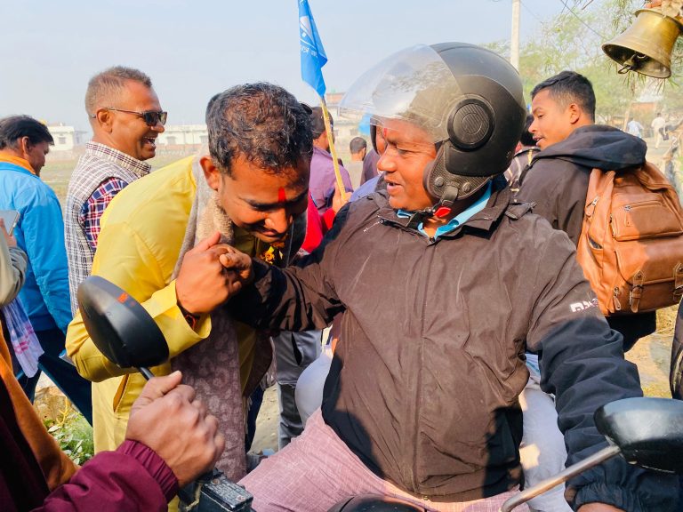 “भत्ता सरकारले दिन्छ” : जनक साहको सन्देशसँगै अलौ सिवानमा रास्वपाको घरदैलो