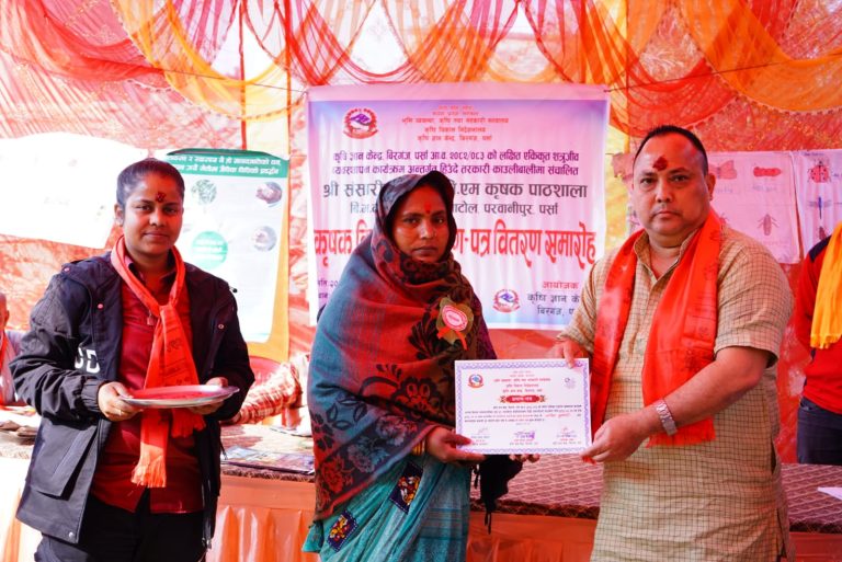 हिउँदे तरकारी उत्पादनमा वैज्ञानिक अभ्यास जोड, वीरगंजका कृषकहरू सम्मानित