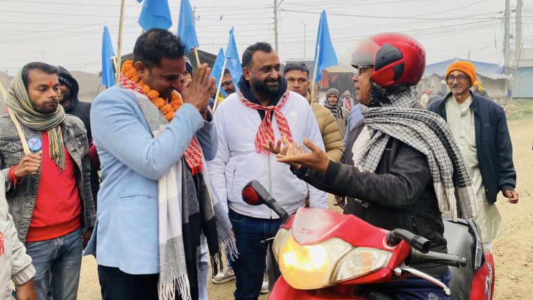 ड्राइपोर्ट मुआब्जाको पीडा उठाउँदै रास्वपा सिर्सियामा, घरदैलोमा पीडितको गुनासो