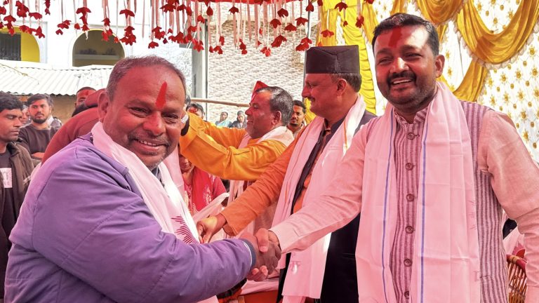 जसपा नेता यादवसहित २५० जना एमालेमा प्रवेश, प्रदीप यादवद्वारा स्वागत