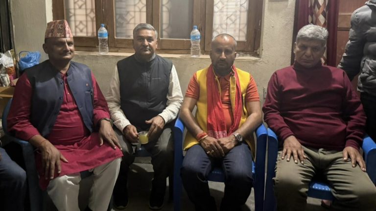 पर्सा–३ का प्रभावशाली उम्मेदवार यादवले एमालेका पाण्डेयलाई गरे समर्थन