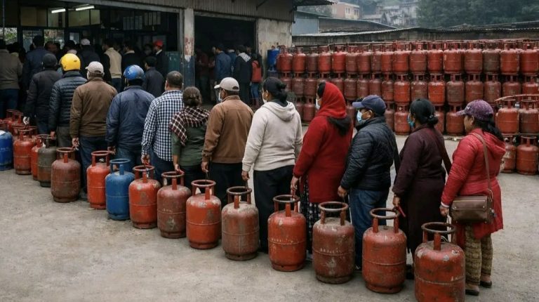 ग्यास तथा पेट्रोलियम पदार्थको कृत्रिम अभाव रोक्न सरकारलाई निर्देशन
