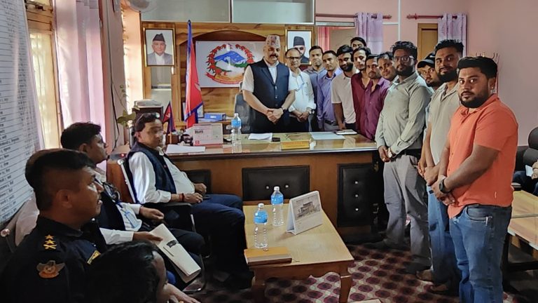 बारा जिल्लामा सार्वजनिक स्थलमा अवैध गतिविधि र गैरकानुनी कर असुलीबारे युवाहरूको चेतावनी