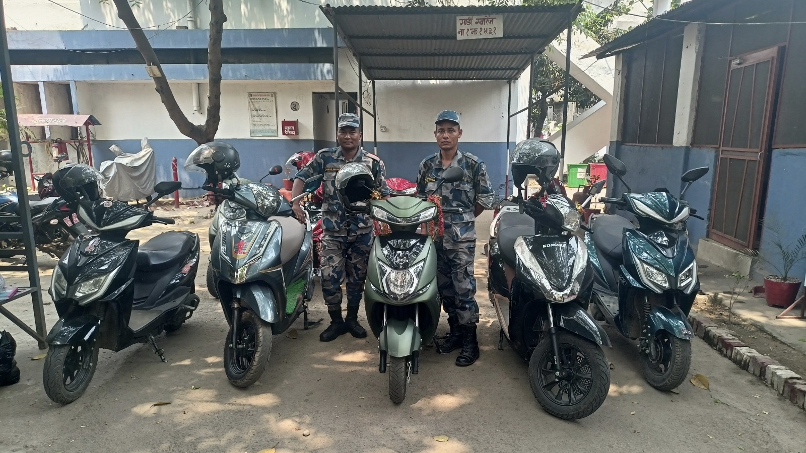 १७ लाख बढीका अवैध स्कुटर वीरगञ्जका विभिन्न नाकाबाट बरामद