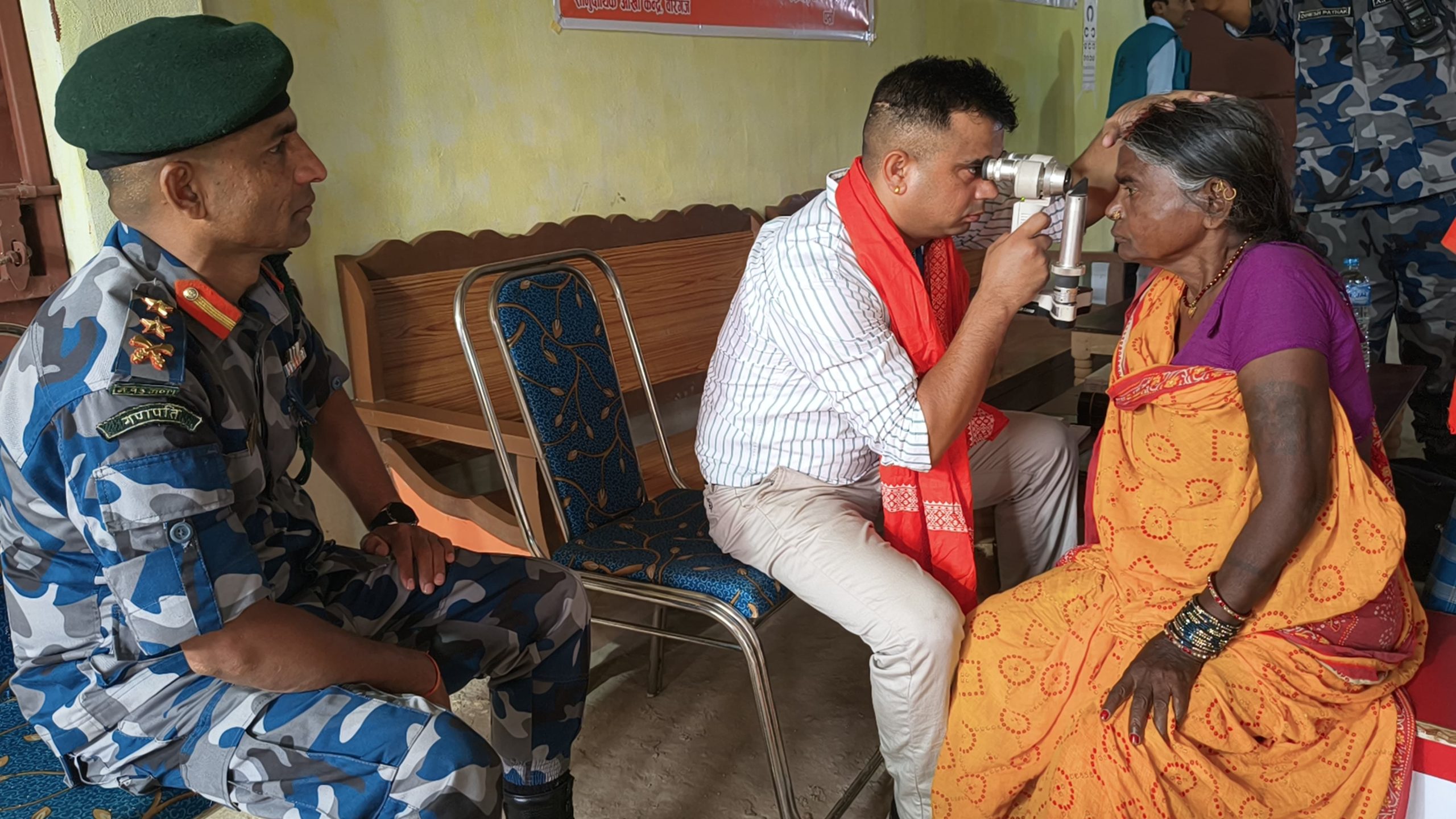 सशस्त्र प्रहरीको “सीमावासीसँग कार्यक्रम” अन्तर्गत आँखा शिविर सञ्चालन