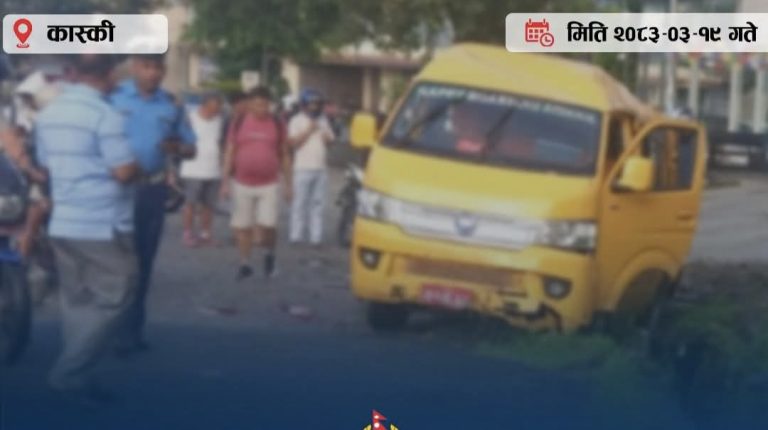 मादक पदार्थ सेवन गरेर विद्यालयको भ्यान चलाउँदा दुर्घटना, दुई विद्यार्थी घाइते
