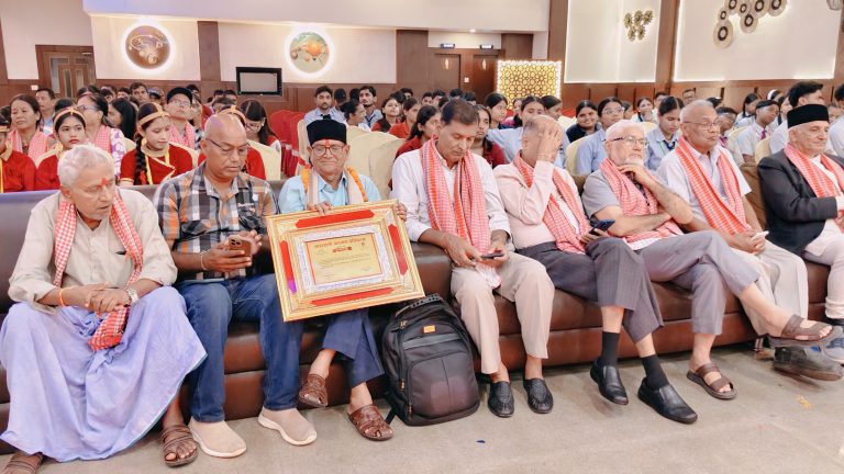 भानु जयन्तीमा भाषा र साहित्य संरक्षणको सन्देश, विनयराज गौतम सम्मानित