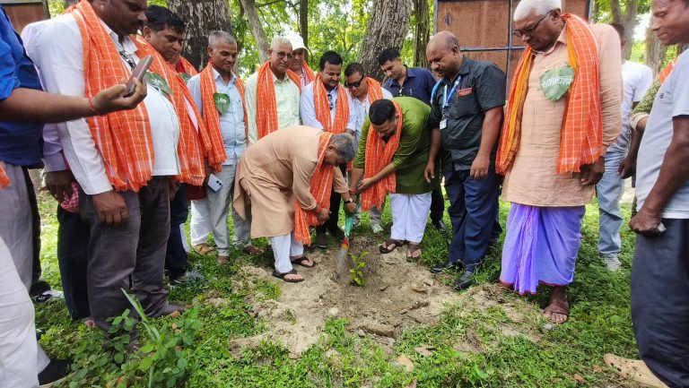 वन संरक्षणमा सरकार र समुदायबीच सहकार्य आवश्यक : मन्त्री चौधरी