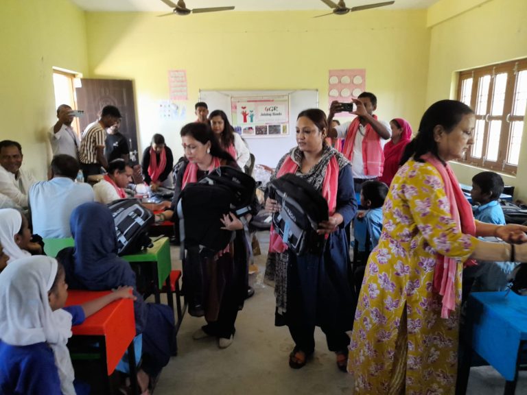 मदर्सा इस्लामिया प्रसोतिपुरमा स्कुल ब्यागसहित शैक्षिक सामग्री वितरण