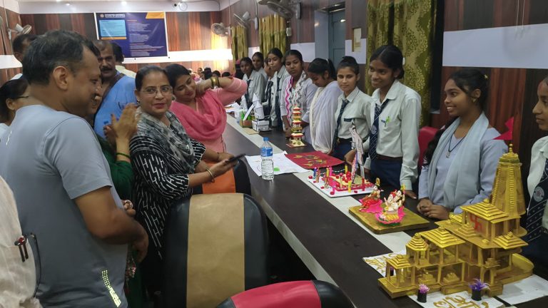 घरेलु सामग्रीबाट विद्यार्थीले देखाए सिर्जनशीलता