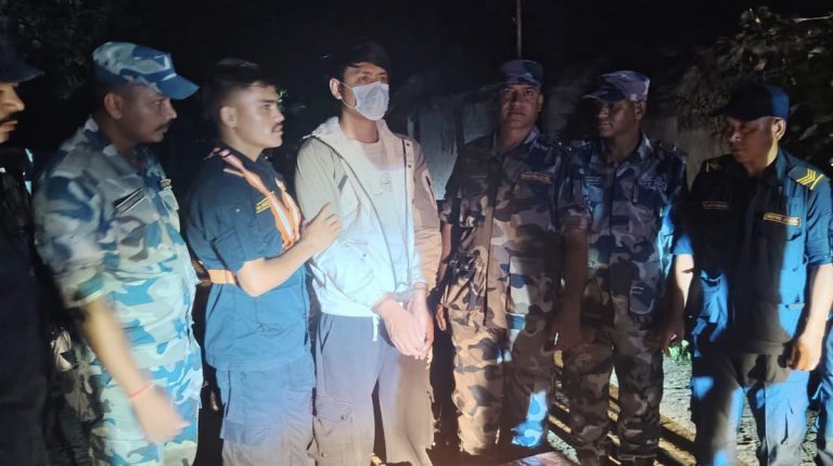 ३९ किलो गाँजासहित एक जना पक्राउ, तीन मोटरसाइकल बरामद