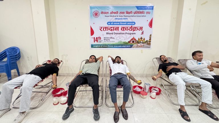 एनएमएसआरए वीरगञ्ज इकाईको ५७औँ स्थापना दिवसमा ५२ जनाले गरे रक्तदान
