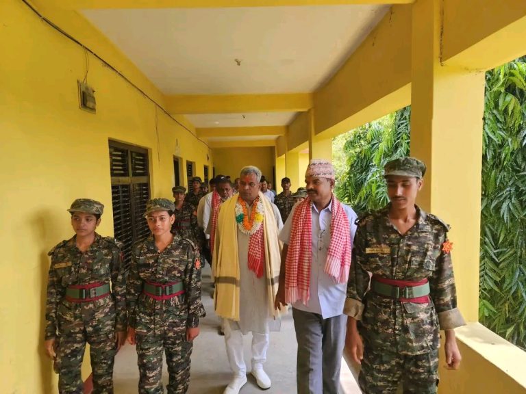 वीरगंज-२४ को शारदा माविमा स्मार्ट कक्षा उद्घाटन
