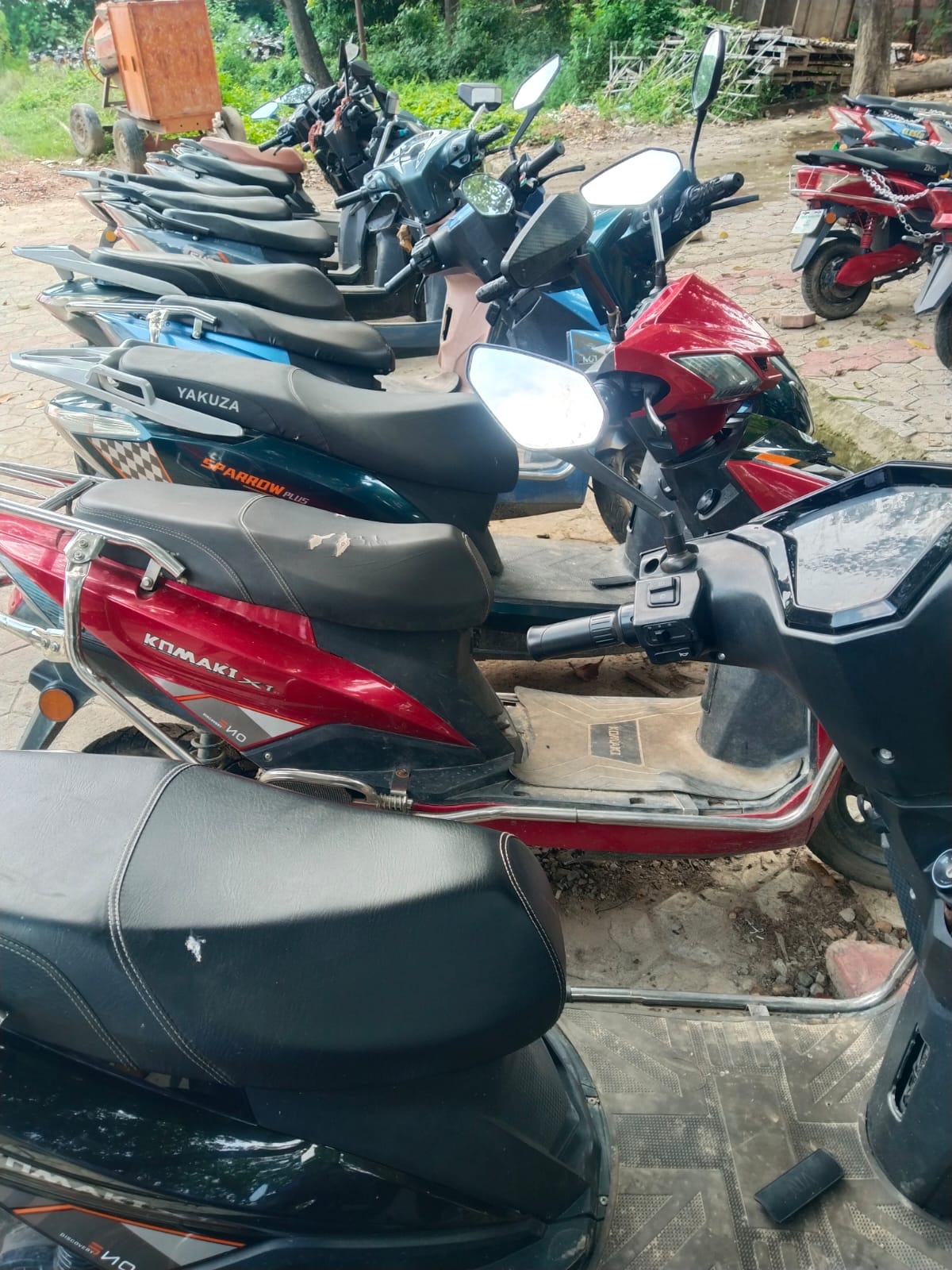 भन्सार छली नेपाल भित्र्याइएका १० वटा भारतीय इलेक्ट्रिक स्कुटर नियन्त्रणमा